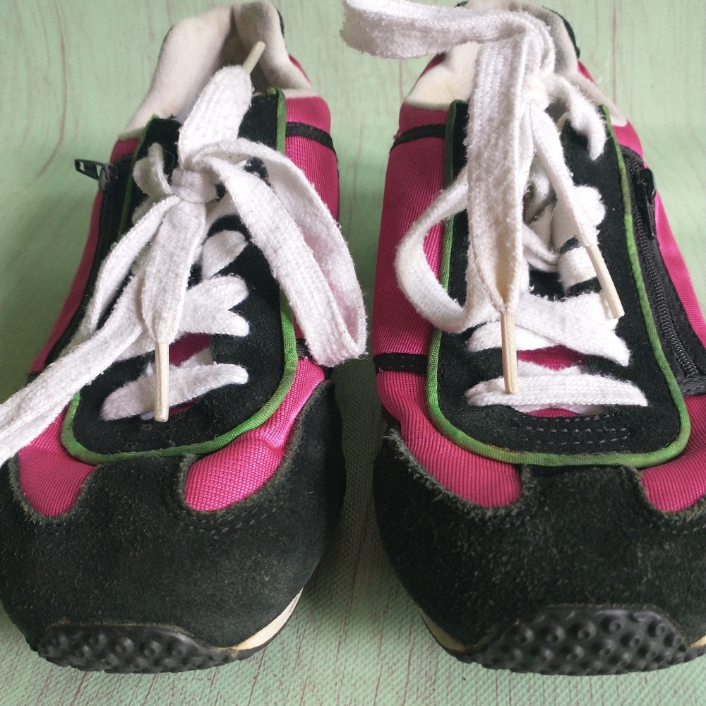 kangaROOS Pink and Black Sneakers with Green Trim